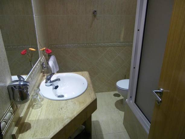 Imagen de la habitación del Hotel Restaurante Don Pepe, Galende. Foto 15