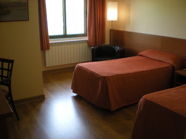 Imagen de la habitación del Hotel Restaurante Don Pepe, Galende. Foto 20