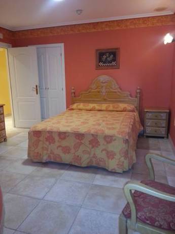 Imagen de la habitación del Hotel Restaurante El Castillo, Olmillos de Sasam&oacute;n. Foto 4