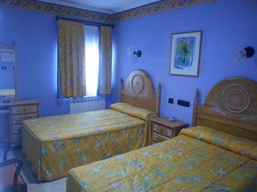 Imagen de la habitación del Hotel Restaurante El Castillo, Olmillos de Sasam&oacute;n. Foto 5