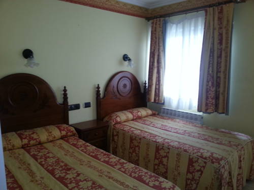 Imagen de la habitación del Hotel Restaurante El Castillo, Olmillos de Sasam&oacute;n. Foto 6