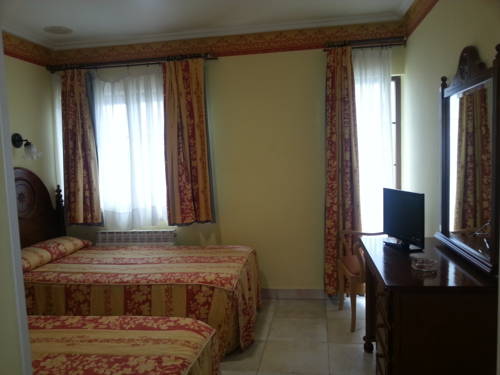 Imagen de la habitación del Hotel Restaurante El Castillo, Olmillos de Sasam&oacute;n. Foto 7