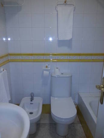 Imagen de la habitación del Hotel Restaurante El Castillo, Olmillos de Sasam&oacute;n. Foto 9