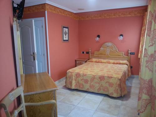 Imagen de la habitación del Hotel Restaurante El Castillo, Olmillos de Sasam&oacute;n. Foto 10