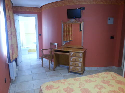 Imagen de la habitación del Hotel Restaurante El Castillo, Olmillos de Sasam&oacute;n. Foto 12