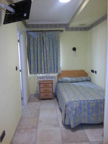 Imagen de la habitación del Hotel Restaurante El Castillo, Olmillos de Sasam&oacute;n. Foto 13