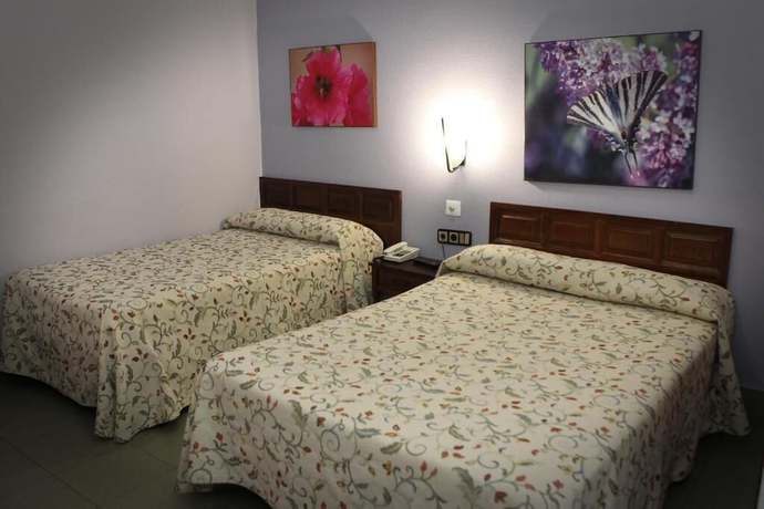 Imagen de la habitación del Hotel Restaurante El Cortijo de Miajadas. Foto 11