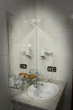 Imagen de la habitación del Hotel Restaurante El Cortijo de Miajadas. Foto 15