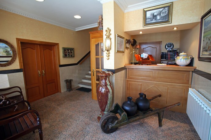 Imagen de los interiores del Hotel Restaurante El Pent&aacute;gono. Foto 11