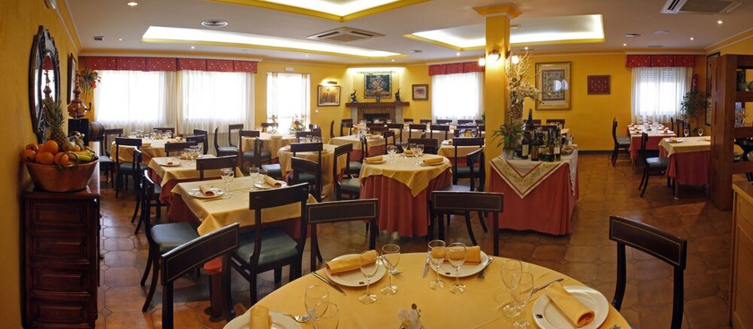 Imagen del bar/restaurante del Hotel Restaurante El Pent&aacute;gono. Foto 5