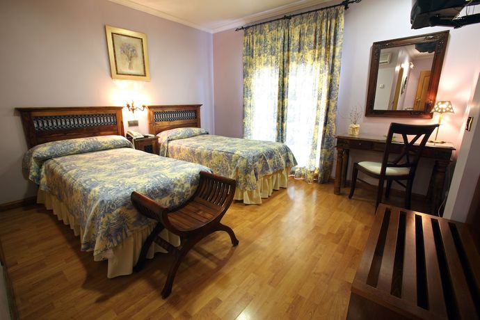 Imagen de la habitación del Hotel Restaurante El Pent&aacute;gono. Foto 8