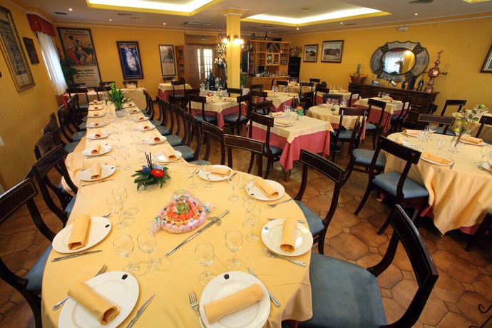 Imagen del bar/restaurante del Hotel Restaurante El Pent&aacute;gono. Foto 6