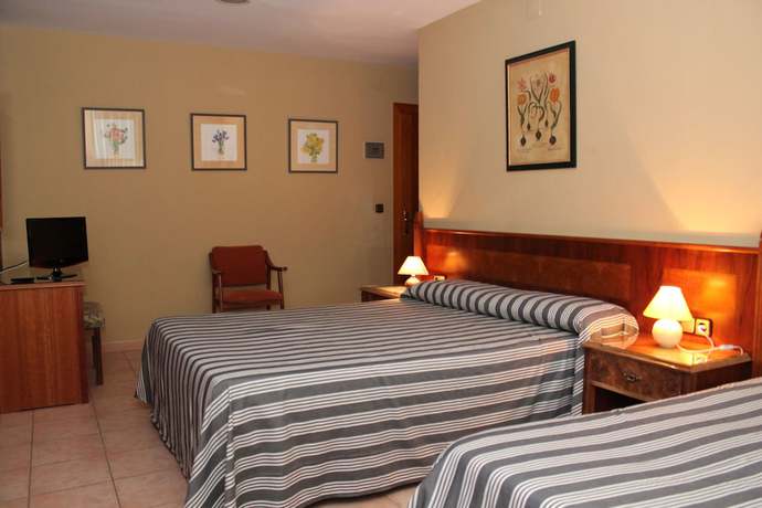 Imagen de la habitación del Hotel Restaurante El Tablazo. Foto 13