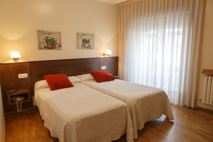 Imagen de la habitación del Hotel Restaurante Elisardo. Foto 9