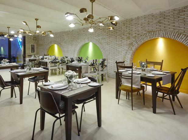 Imagen del bar/restaurante del Hotel Restaurante Galeria Essentia. Foto 2