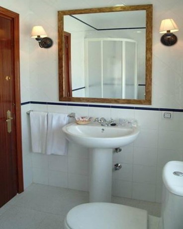 Imagen de la habitación del Hotel Restaurante Kika. Foto 10