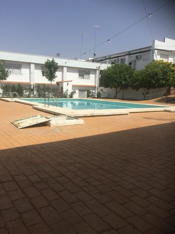 Imagen de la piscina del Hotel Restaurante Kika. Foto 19