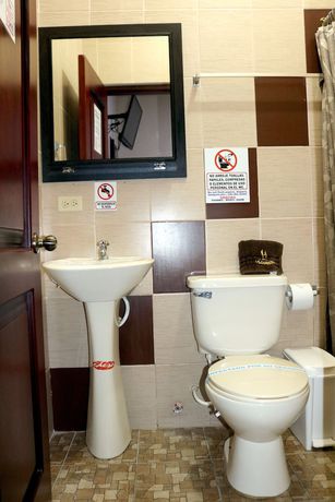 Imagen de la habitación del Hotel Restaurante LA HABANA. Foto 10