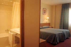 Imagen de la habitación del Hotel Restaurante La Alhama. Foto 6