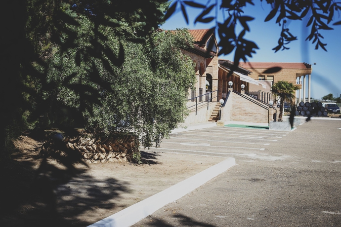 Imagen de los exteriores del Hotel Restaurante La Bodega. Foto 18