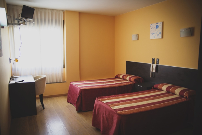 Imagen de la habitación del Hotel Restaurante La Bodega. Foto 17