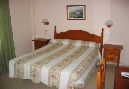 Imagen de la habitación del Hotel Restaurante La Loma. Foto 7