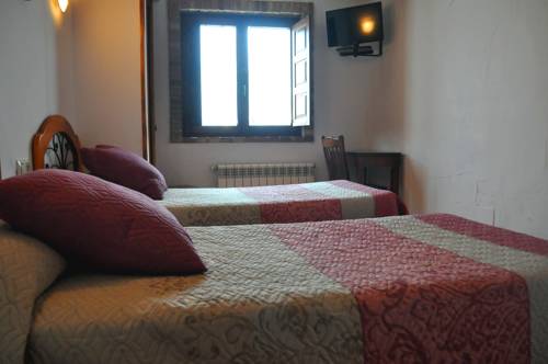 Imagen de la habitación del Hotel Restaurante La Parra. Foto 6
