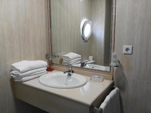 Imagen de la habitación del Hotel Restaurante La Rabida. Foto 8