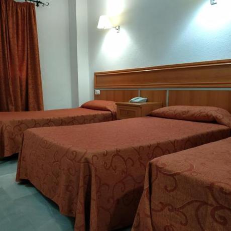 Imagen de la habitación del Hotel Restaurante La Rabida. Foto 9