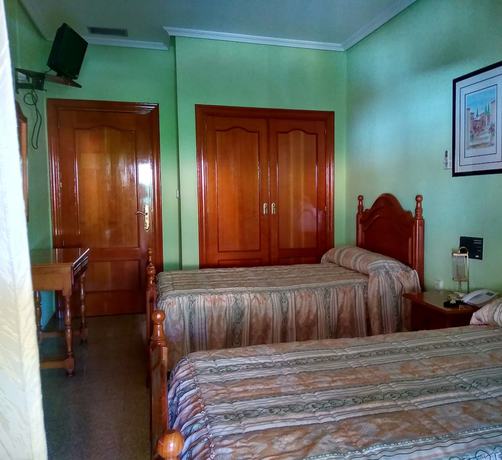 Imagen de la habitación del Hotel Restaurante La Teja. Foto 8