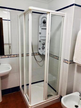 Imagen de la habitación del Hotel Restaurante La Yedra. Foto 4