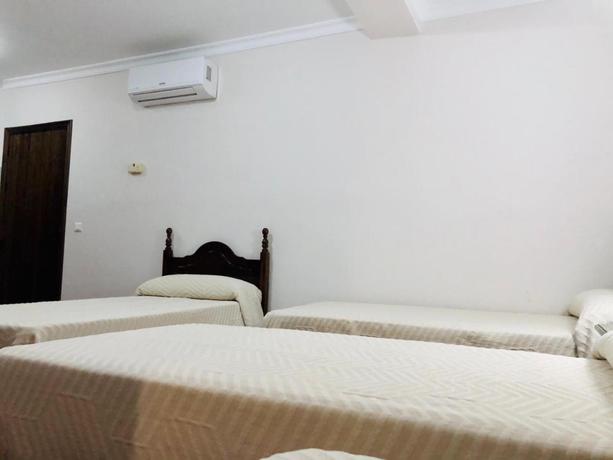 Imagen de la habitación del Hotel Restaurante La Yedra. Foto 7