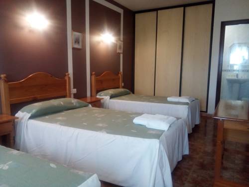 Imagen de la habitación del Hotel Restaurante Las Camelias. Foto 6