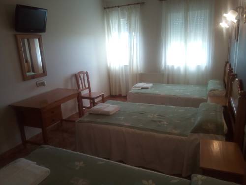 Imagen de la habitación del Hotel Restaurante Las Camelias. Foto 7