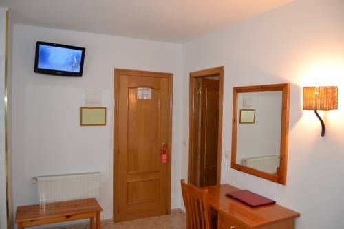 Imagen de la habitación del Hotel Restaurante Las Camelias. Foto 13