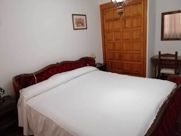 Imagen de la habitación del Hotel Restaurante Las Pedrizas. Foto 8