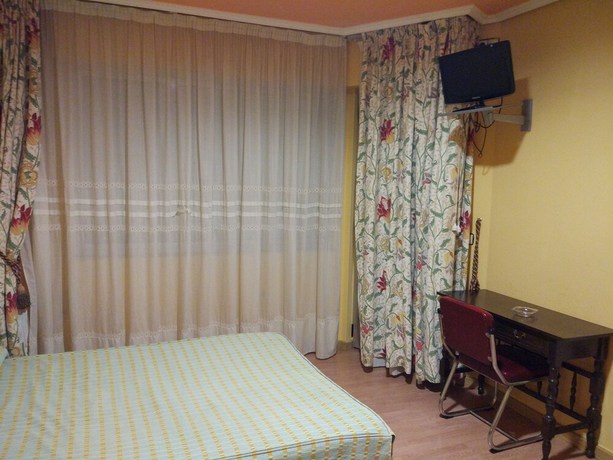 Imagen de la habitación del Hotel Restaurante Los Rosales. Foto 13