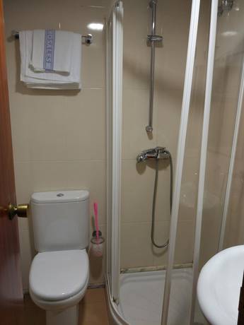 Imagen de la habitación del Hotel Restaurante Los Rosales. Foto 15