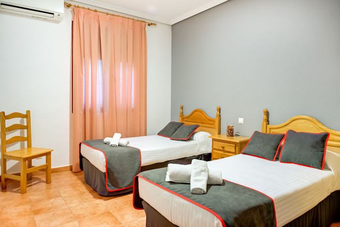 Imagen de la habitación del Hotel Restaurante MR. Foto 15