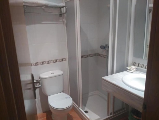 Imagen de la habitación del Hotel Restaurante Mirasierra. Foto 9