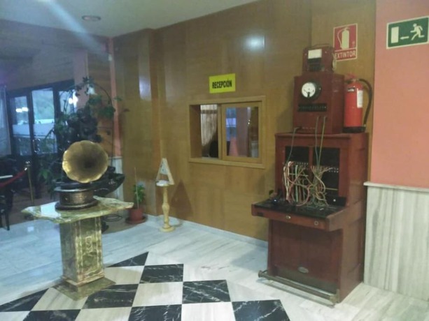 Imagen de los interiores del Hotel Restaurante Mirasierra. Foto 14