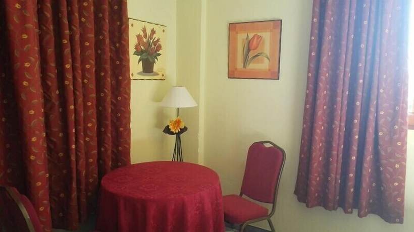 Imagen de la habitación del Hotel Restaurante Montserrat. Foto 8