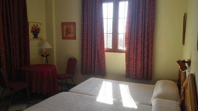 Imagen de la habitación del Hotel Restaurante Montserrat. Foto 10