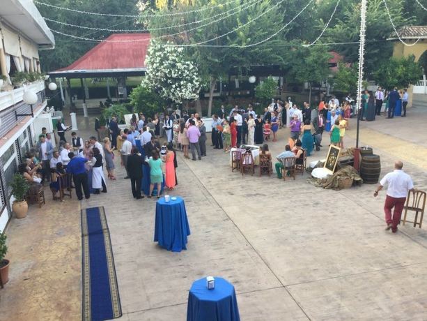 Imagen de los exteriores del Hotel Restaurante Montserrat. Foto 15