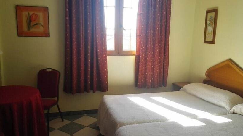 Imagen de la habitación del Hotel Restaurante Montserrat. Foto 12