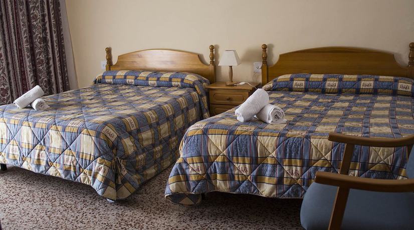 Imagen de la habitación del Hotel Restaurante Pensi&oacute;n Mariola. Foto 8