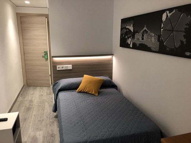 Imagen de la habitación del Hotel Restaurante Pensi&oacute;n Mariola. Foto 15