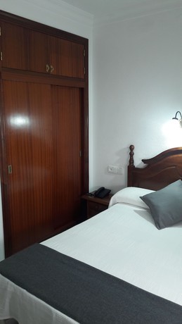 Imagen de la habitación del Hotel Restaurante Portugal. Foto 8