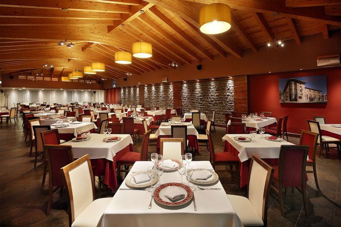 Imagen del bar/restaurante del Hotel Restaurante Revestido. Foto 3