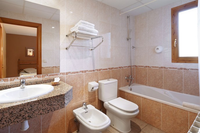 Imagen de la habitación del Hotel Restaurante Revestido. Foto 7